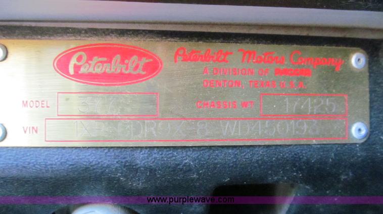 image for item G5564 1998 Peterbilt 377 semi truck