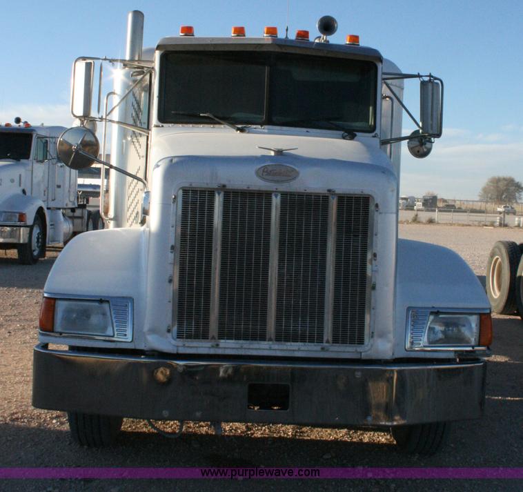 image for item G5565 1999 Peterbilt 377 semi truck
