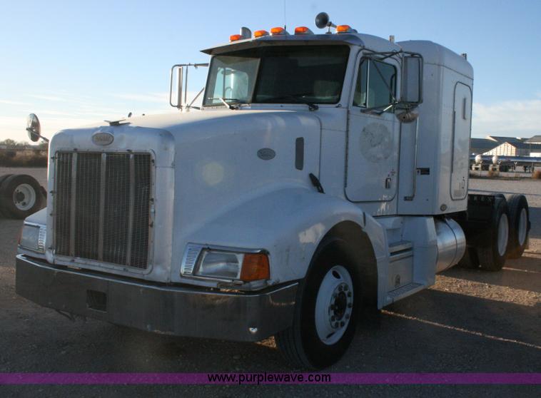 image for item G5565 1999 Peterbilt 377 semi truck