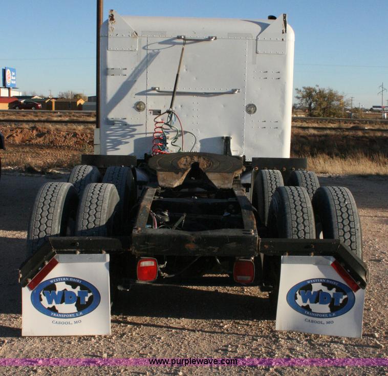 image for item G5565 1999 Peterbilt 377 semi truck
