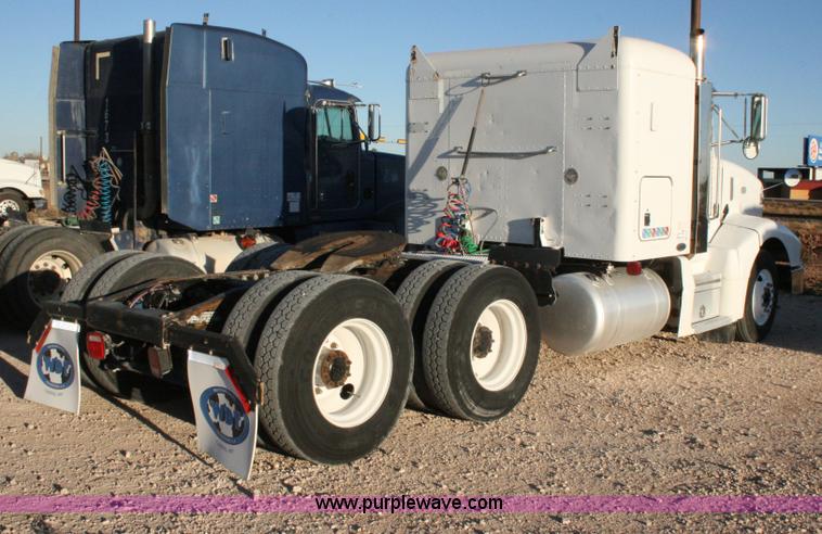 image for item G5565 1999 Peterbilt 377 semi truck
