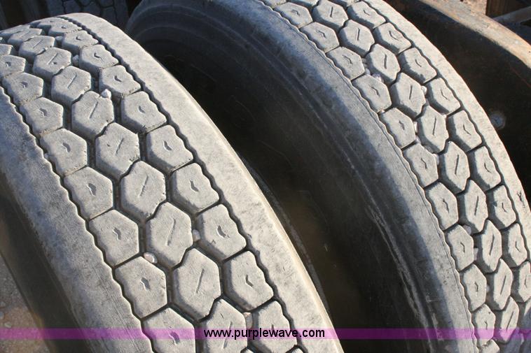 image for item G5565 1999 Peterbilt 377 semi truck