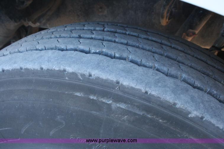 image for item G5565 1999 Peterbilt 377 semi truck