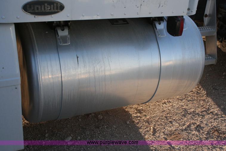 image for item G5565 1999 Peterbilt 377 semi truck