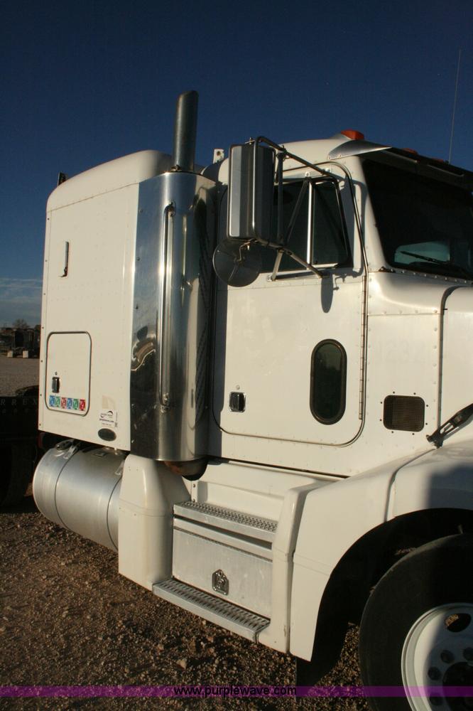 image for item G5565 1999 Peterbilt 377 semi truck