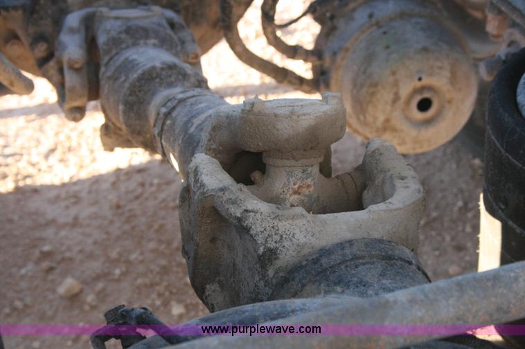 image for item G5565 1999 Peterbilt 377 semi truck