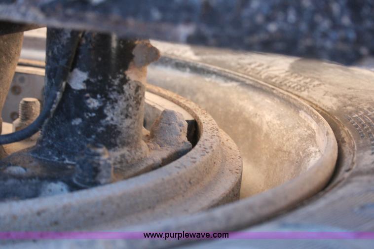 image for item G5565 1999 Peterbilt 377 semi truck