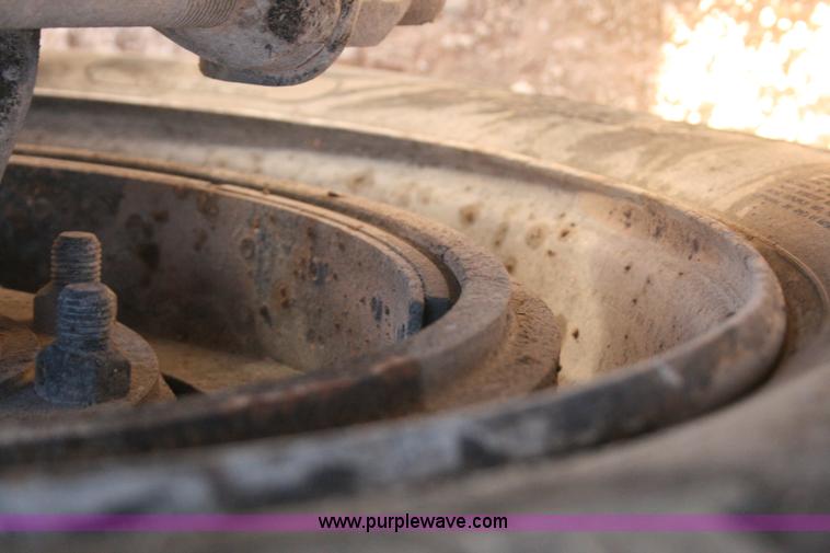 image for item G5565 1999 Peterbilt 377 semi truck