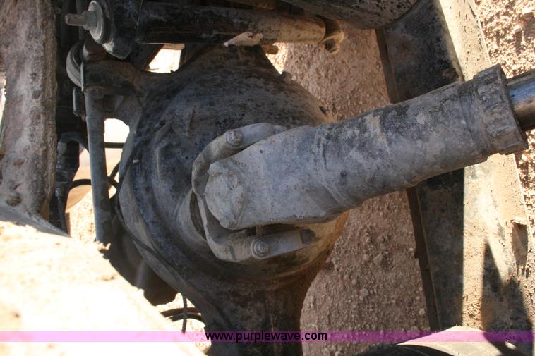 image for item G5565 1999 Peterbilt 377 semi truck