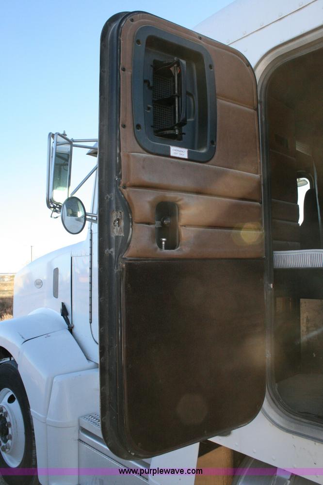 image for item G5565 1999 Peterbilt 377 semi truck