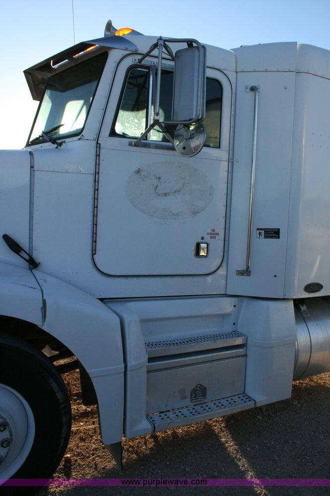 image for item G5565 1999 Peterbilt 377 semi truck