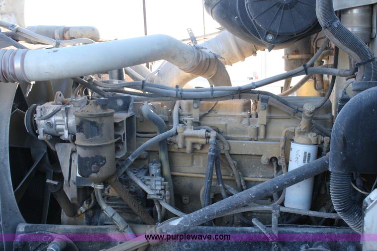 image for item G5565 1999 Peterbilt 377 semi truck