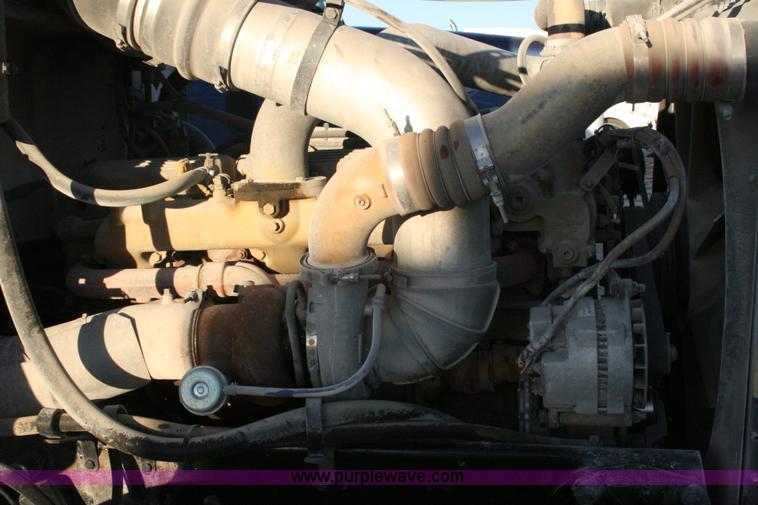 image for item G5565 1999 Peterbilt 377 semi truck