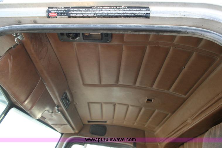 image for item G5565 1999 Peterbilt 377 semi truck