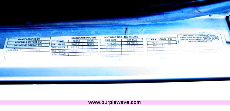 image for item G5565 1999 Peterbilt 377 semi truck