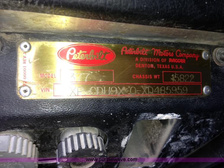 image for item G5565 1999 Peterbilt 377 semi truck