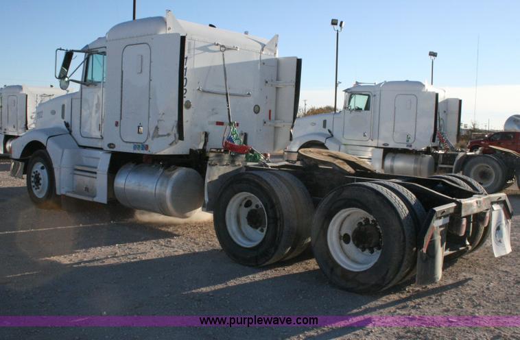 image for item G5566 1999 Peterbilt 377 semi truck