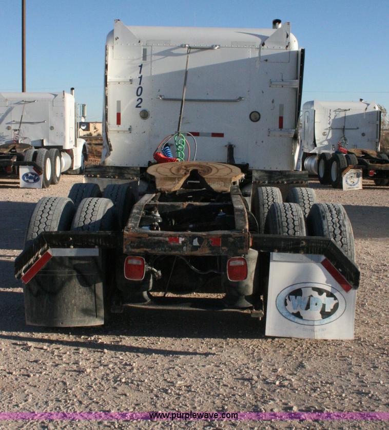 image for item G5566 1999 Peterbilt 377 semi truck