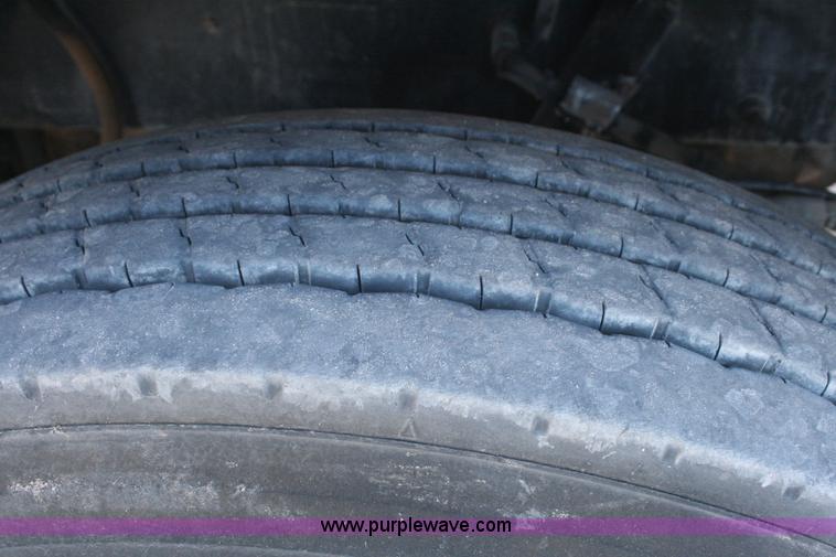 image for item G5566 1999 Peterbilt 377 semi truck