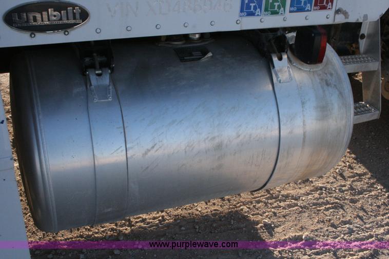 image for item G5566 1999 Peterbilt 377 semi truck