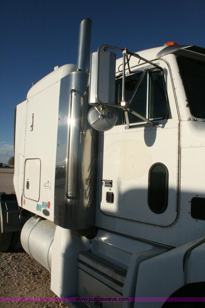 image for item G5566 1999 Peterbilt 377 semi truck