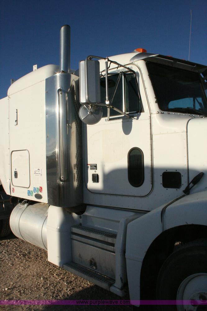 image for item G5566 1999 Peterbilt 377 semi truck