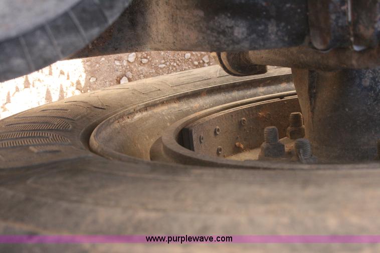 image for item G5566 1999 Peterbilt 377 semi truck