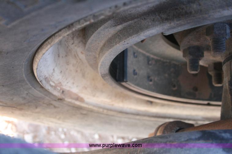 image for item G5566 1999 Peterbilt 377 semi truck