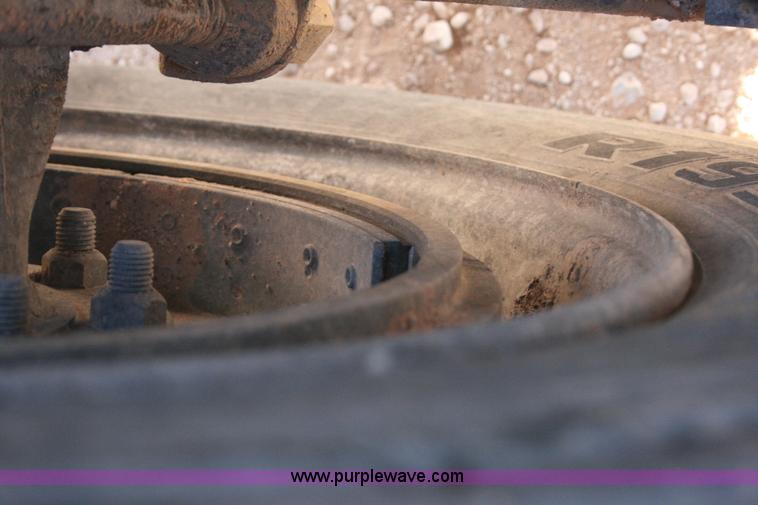 image for item G5566 1999 Peterbilt 377 semi truck