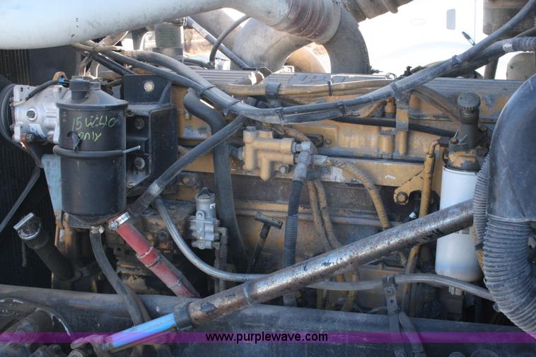 image for item G5566 1999 Peterbilt 377 semi truck