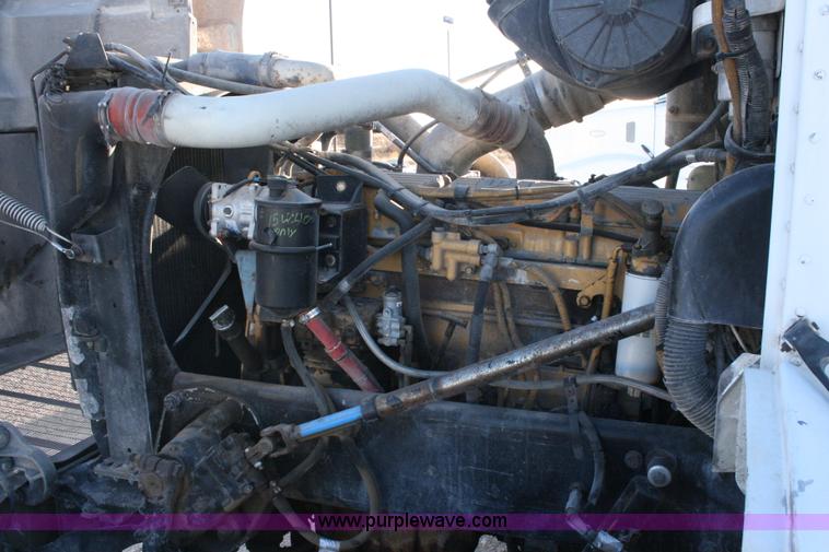 image for item G5566 1999 Peterbilt 377 semi truck