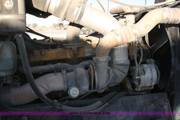 image for item G5566 1999 Peterbilt 377 semi truck