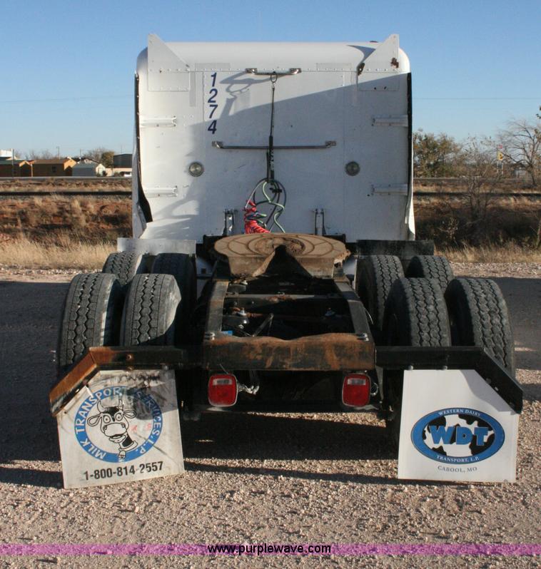 image for item G5567 2000 Peterbilt 377 semi truck