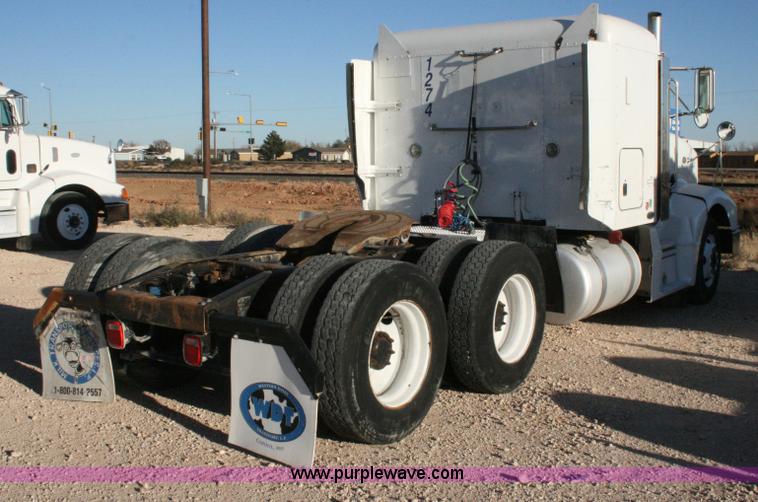 image for item G5567 2000 Peterbilt 377 semi truck