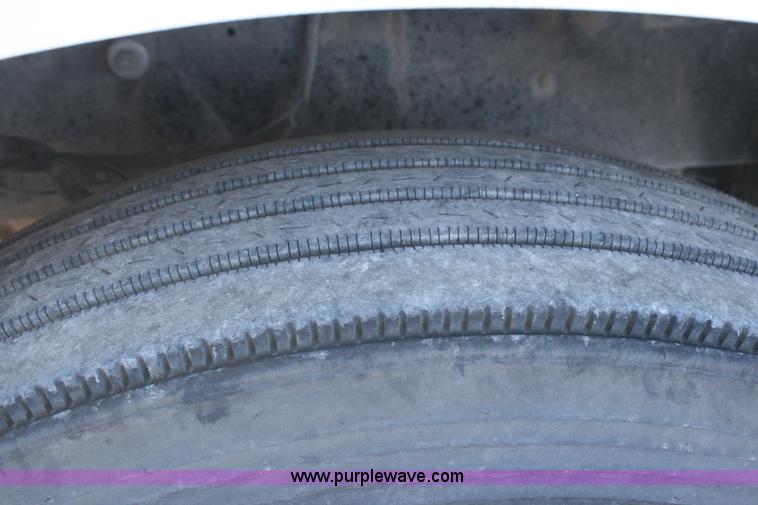 image for item G5567 2000 Peterbilt 377 semi truck