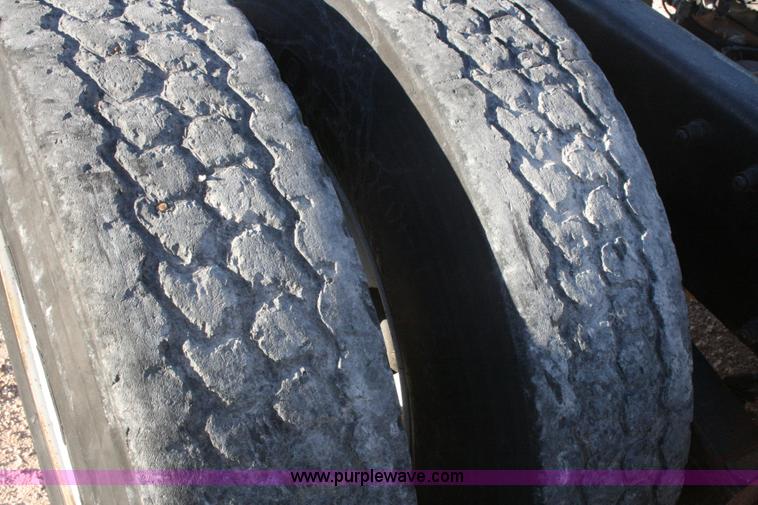 image for item G5567 2000 Peterbilt 377 semi truck