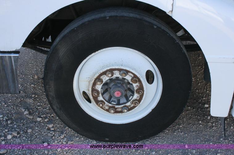 image for item G5567 2000 Peterbilt 377 semi truck