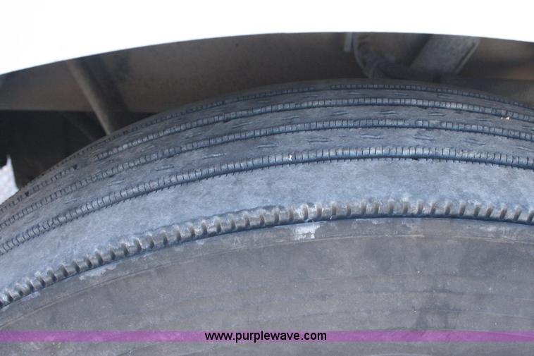 image for item G5567 2000 Peterbilt 377 semi truck