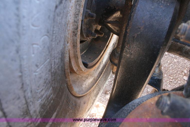 image for item G5567 2000 Peterbilt 377 semi truck