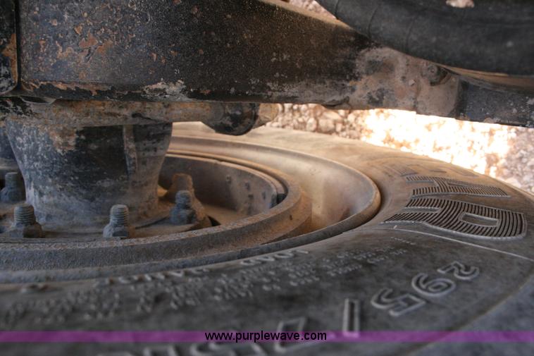 image for item G5567 2000 Peterbilt 377 semi truck