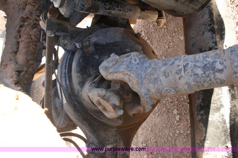 image for item G5567 2000 Peterbilt 377 semi truck