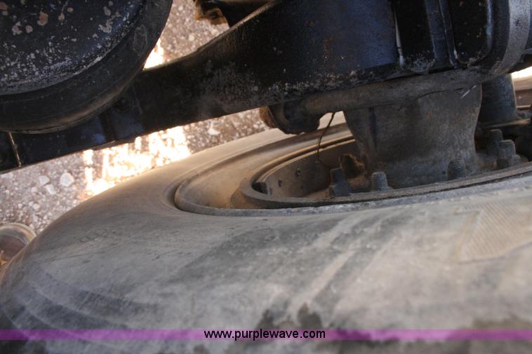 image for item G5567 2000 Peterbilt 377 semi truck