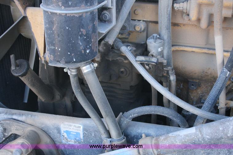 image for item G5567 2000 Peterbilt 377 semi truck