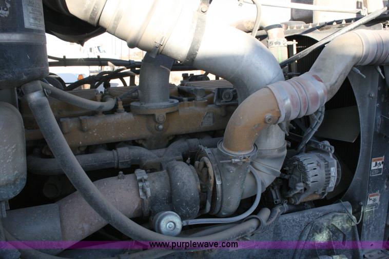 image for item G5567 2000 Peterbilt 377 semi truck