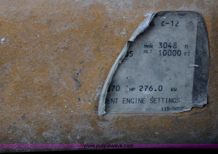 image for item G5567 2000 Peterbilt 377 semi truck