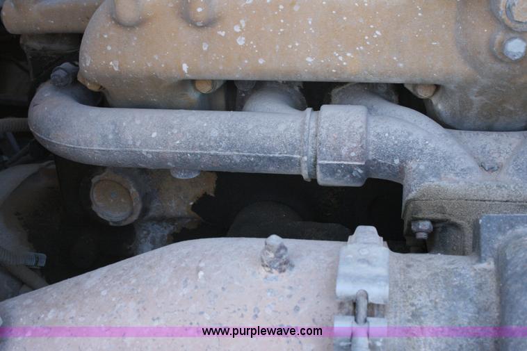 image for item G5567 2000 Peterbilt 377 semi truck