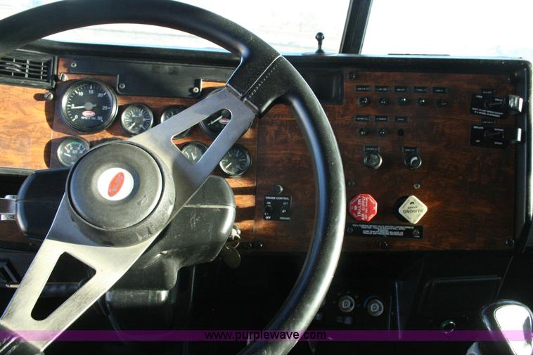 image for item G5567 2000 Peterbilt 377 semi truck