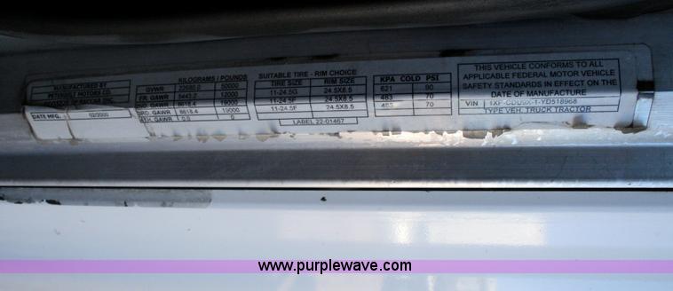 image for item G5567 2000 Peterbilt 377 semi truck