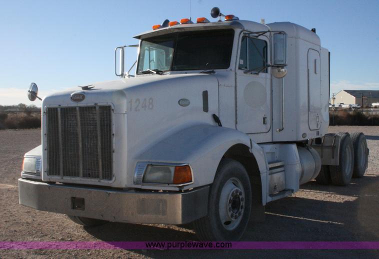 image for item G5568 2000 Peterbilt 377 semi truck