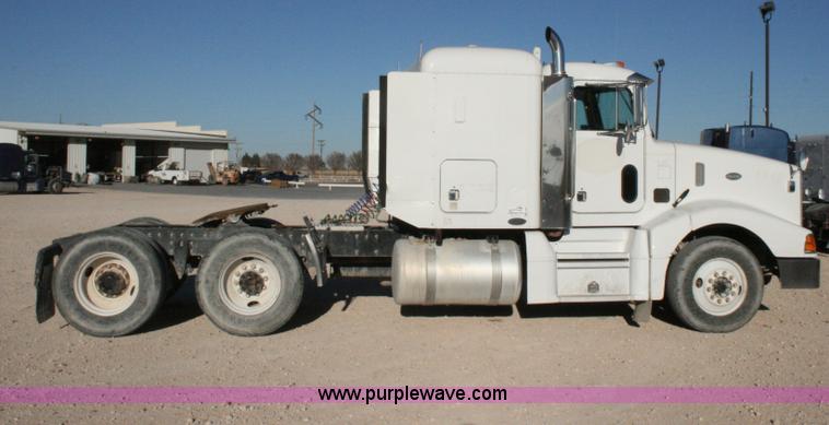 image for item G5568 2000 Peterbilt 377 semi truck